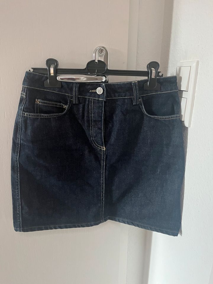 Calvin Klein, Jeans Rock, 27, in Ratingen