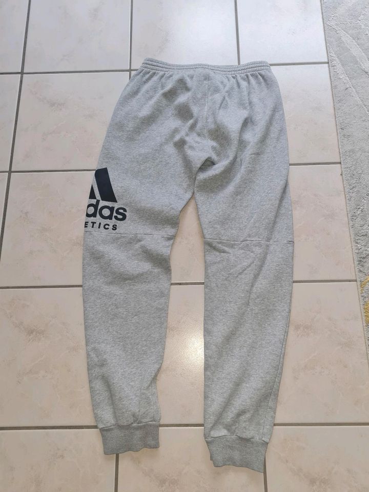 Adidas Jogginghose Gr. 176 grau zu verkaufen in Bruchköbel