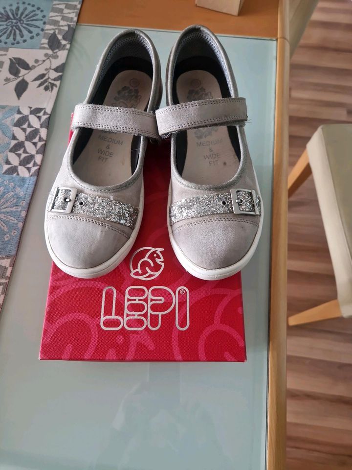 Mädchen BallerinasSpanngenschuh grau/silber Lederballerinas Vado in Dieburg