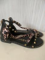 Kharisma Sandalen Sandaletten schwarz Gold Neu Gr. 38 Nordrhein-Westfalen - Mülheim (Ruhr) Vorschau