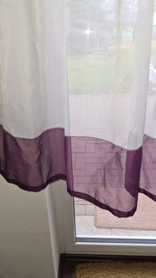 Gardine/Schal/Vorhang, Farbe weiß/transparent/lila, 4x in Pegau