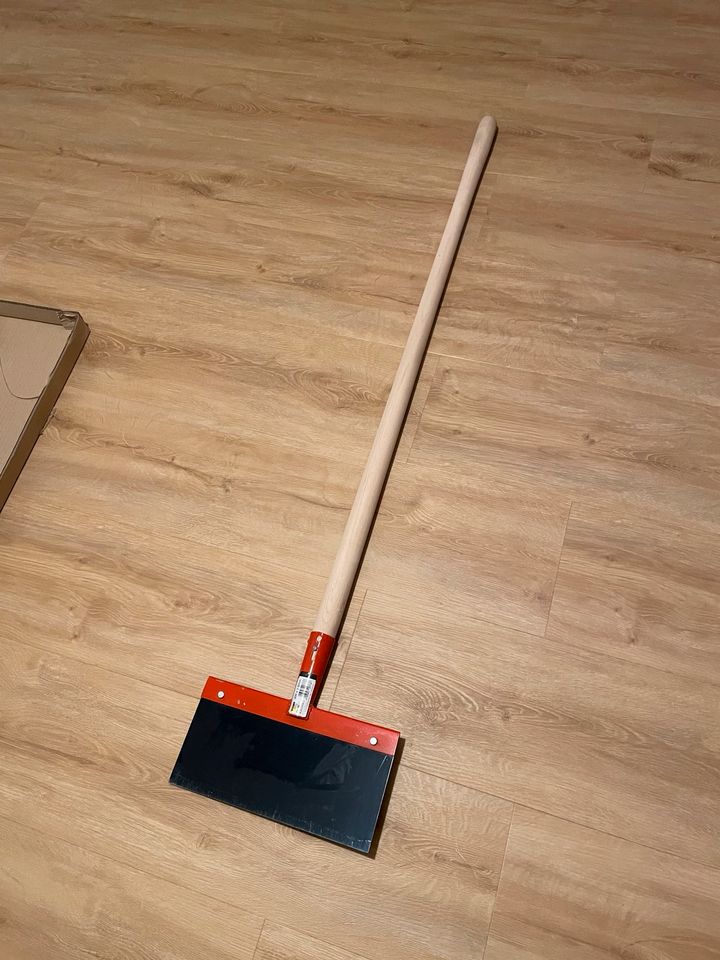 Stoßscharre 300 mm Scharre Schaber Estrich PVC Teppich Boden in Jüchen