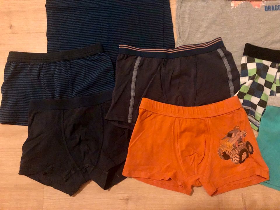 8x Unterwäsche, Boxershorts und Unterhemd, große, 134-140 in Berlin