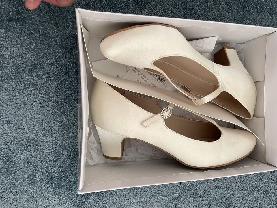 Brautschuhe 42 weiß Ivory Pumps in Herten