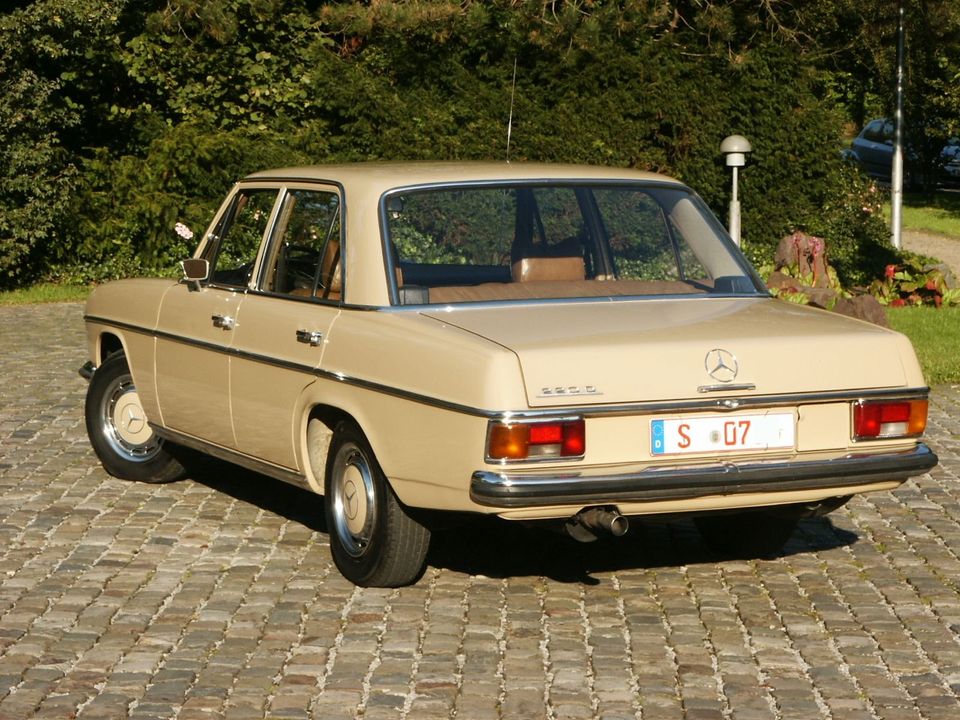 Mercedes-Benz 220D/8 (1973) W115, 1. Serie in Solingen
