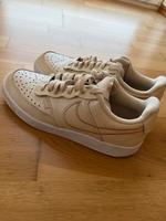 Nike Schuhe Gr 39 beige/leichtes Schimmern Nordrhein-Westfalen - Issum Vorschau