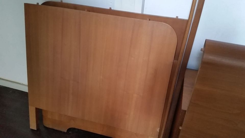 Doppelbett aus Holz, Eigenanfertigung vom Möbeltischler in Halle