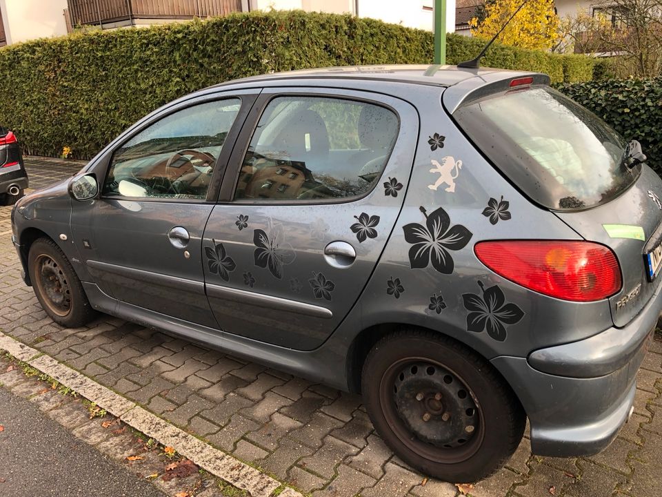 Peugeot 206 in Nürnberg (Mittelfr)