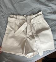 NEU Leder Shorts mit abnehmbarem Gürtel in Beige Düsseldorf - Benrath Vorschau