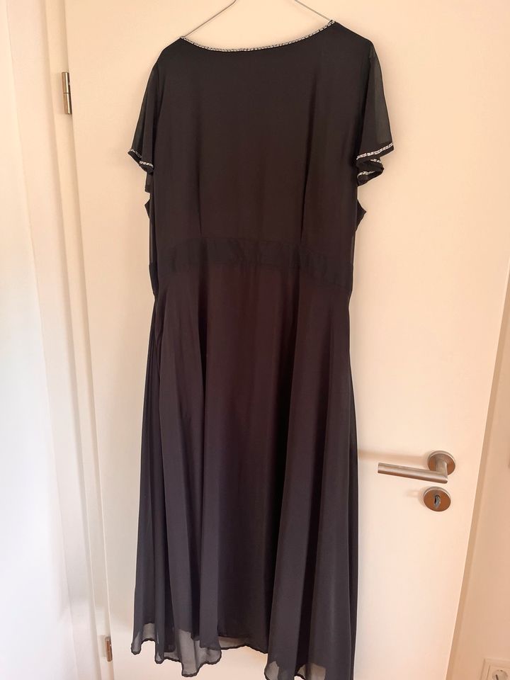 Kleid Größe 50 in Korschenbroich