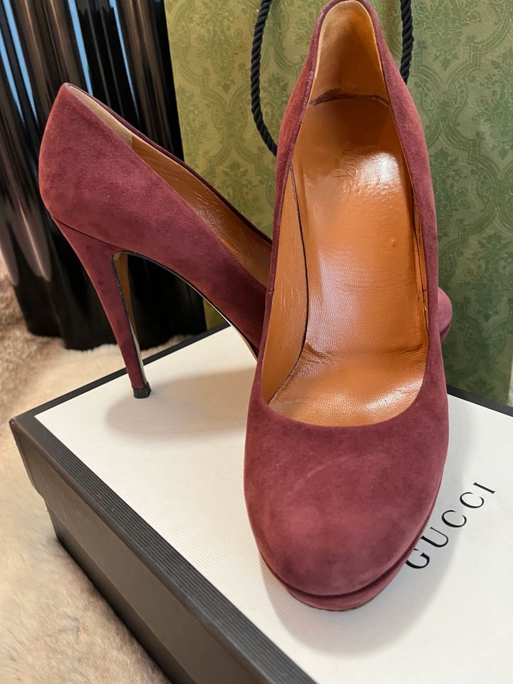 100% original Gucci pumps Gr. 39,5 top Zustand in Frankfurt am Main