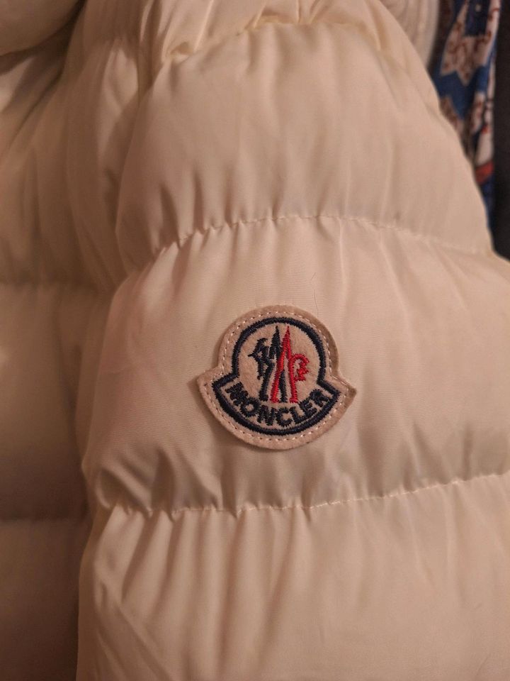 Originale Moncler Winterjacke in Burgwedel