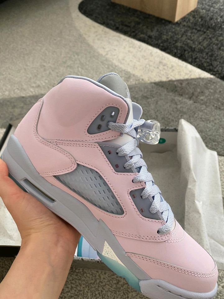 Air Jordan 5 Regal Pink/Easter 2022 in Augsburg