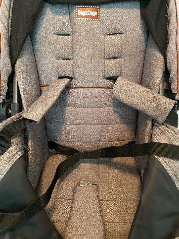 Top Zustand Peg Perego Ypsi Kombi Kinderwagen Babyschale Isofix in Nürtingen