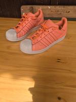 Adidas Superstar Größe 38 2/3 Hessen - Stadtallendorf Vorschau