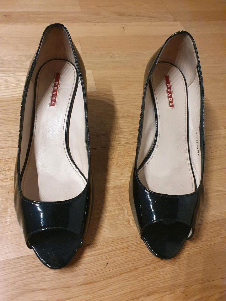 Prada High Heels / Pumps / Sandalen aus Lackleder in München