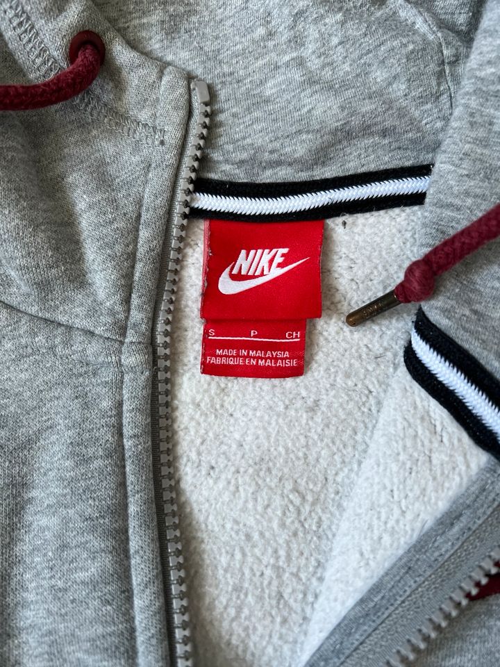 Nike Hoodie Männer | Größe S in Berlin