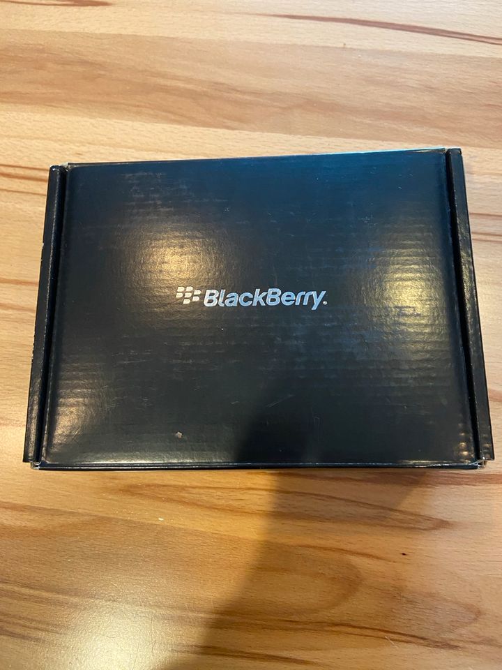 Blackberry 8900 Black in Originalverpackung + Zubehör in Kelkheim