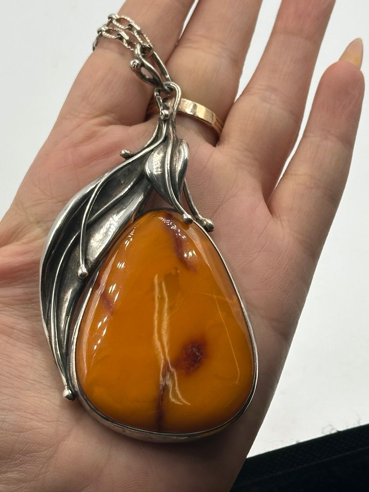 Vintage Kette mit großen Anhänger Bernstein Butterscotch Silber in Berlin