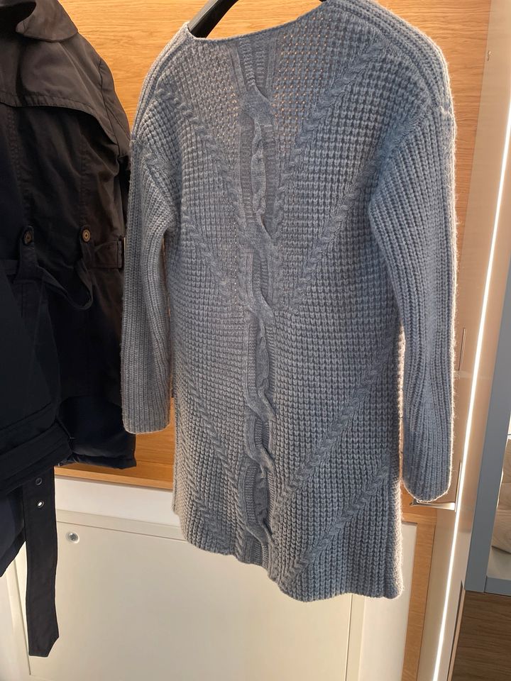 Strickjacke Cartoon, Gr 36 in Gernsheim 