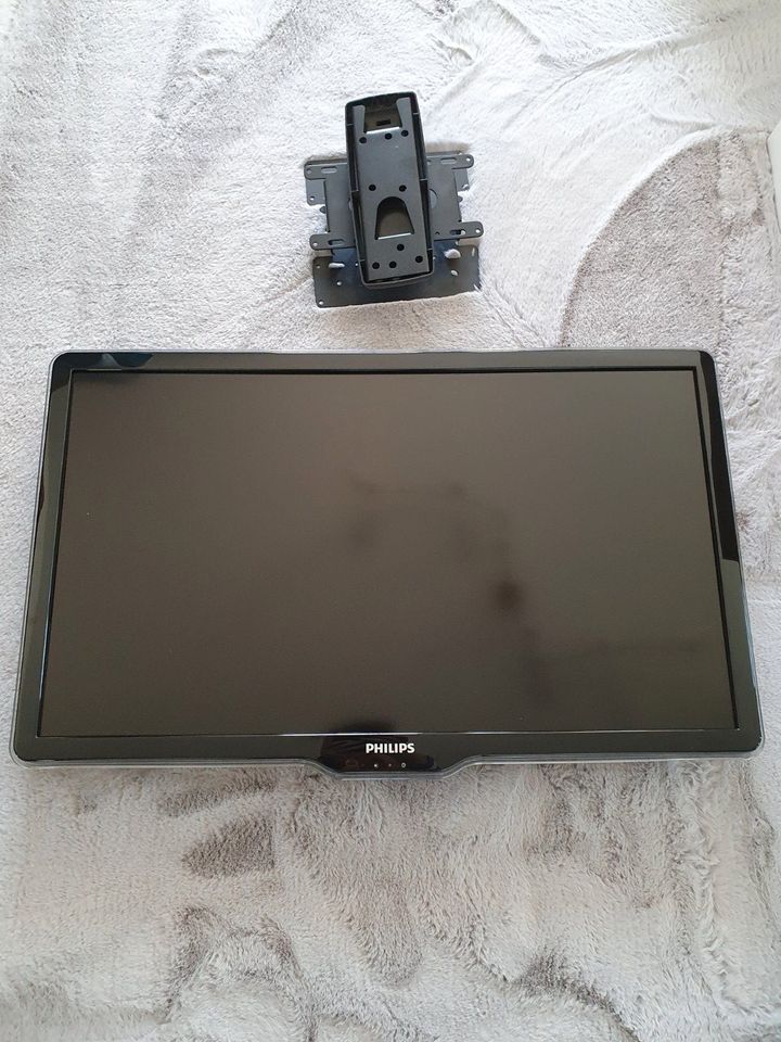 Philips LCD TV Fernseher 6641001 80 cm in Moers