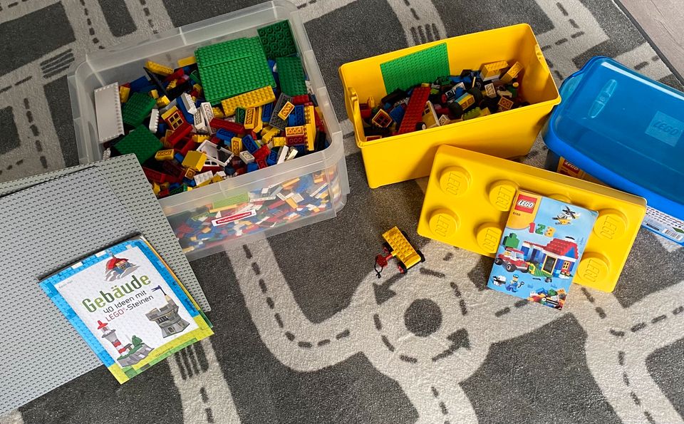 XXL LEGO Set gut 9kg Steine Platten Anleitungen Buch Reifen etc. in Bielefeld