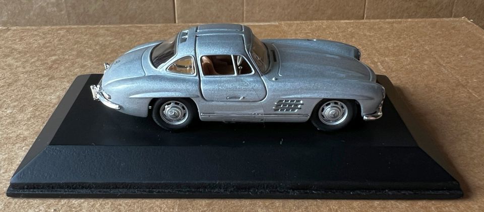 Modell 1:43 Mercedes-Benz 300 SL Coupe (W198) silber Klarsichtbox in Herscheid