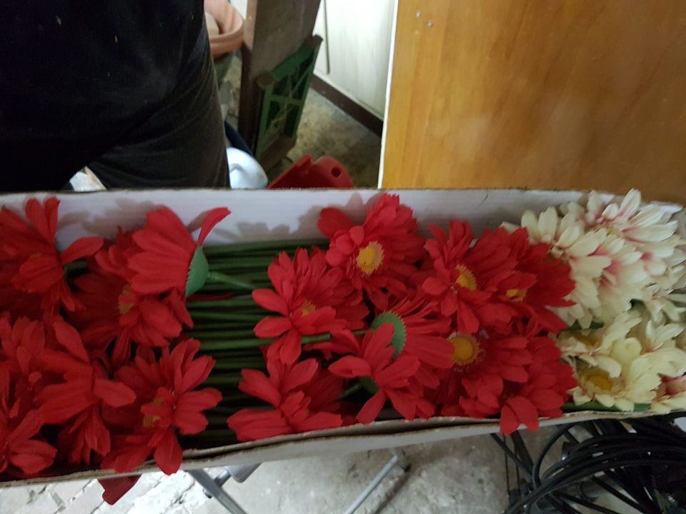 Bastelbedarf, Stoffblumen, Geschenkbänder, Deko uvm. aus Nachlass in Haiger