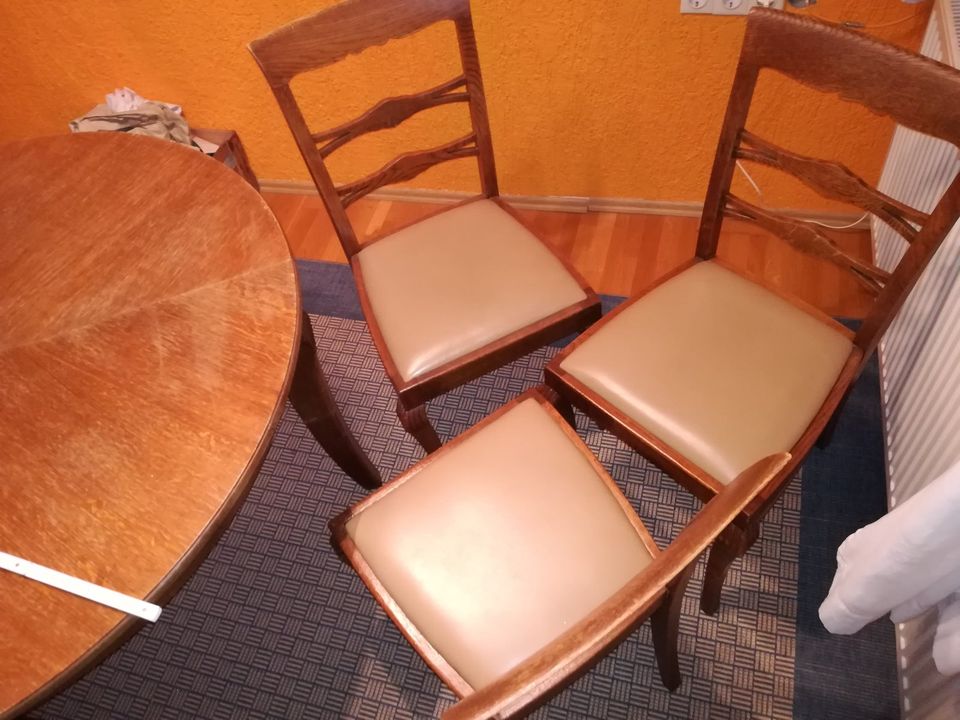 Tisch + Stühle, nicht merken - gutes Angebot machen! in Volkmarsen