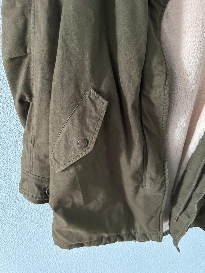 Only Damen Jacke Parker M Winterjacke grün Olive in Dortmund