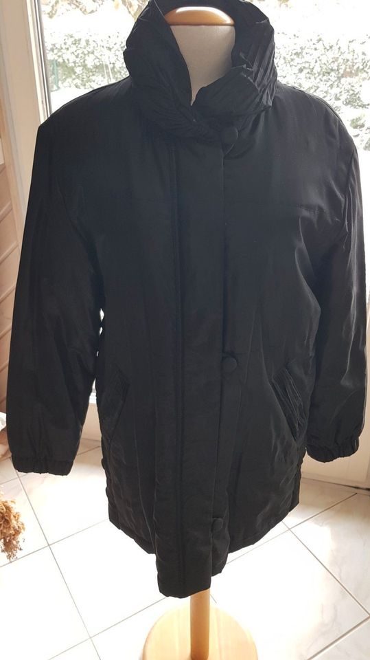 Schöne Vintage Winterjacke in schwarz in Größe 36 aus den 80 er J in Albstadt