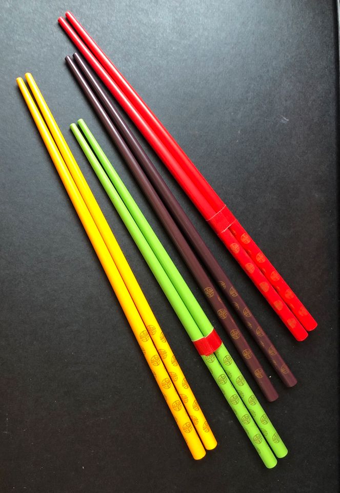 8 Chinesische EssStäbchen Chopsticks NEU Arts&Crafts Hongkong in Pfeffenhausen