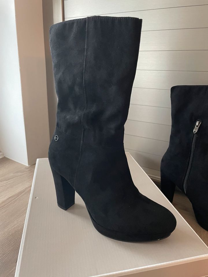 Tamaris, schwarze Wildleder Stiefel Gr 38 in Hamburg