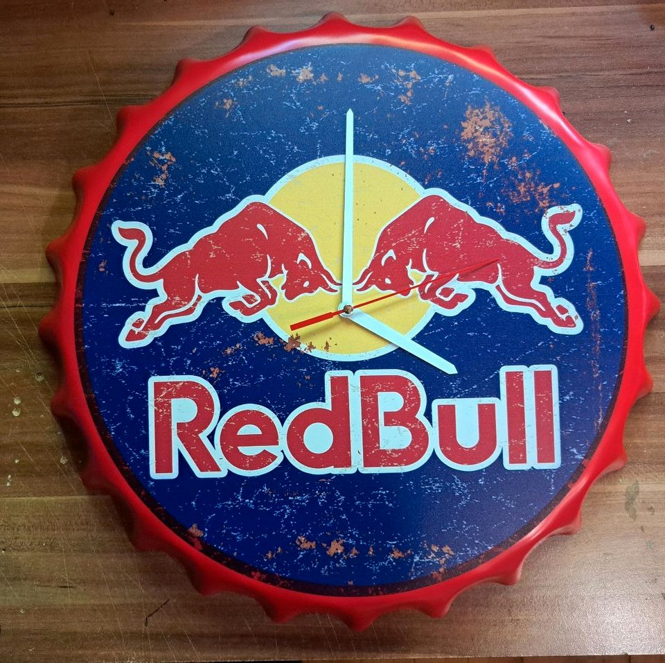 Verkaufe Kronkorken Uhr Red Bull ca 40cm in Metten