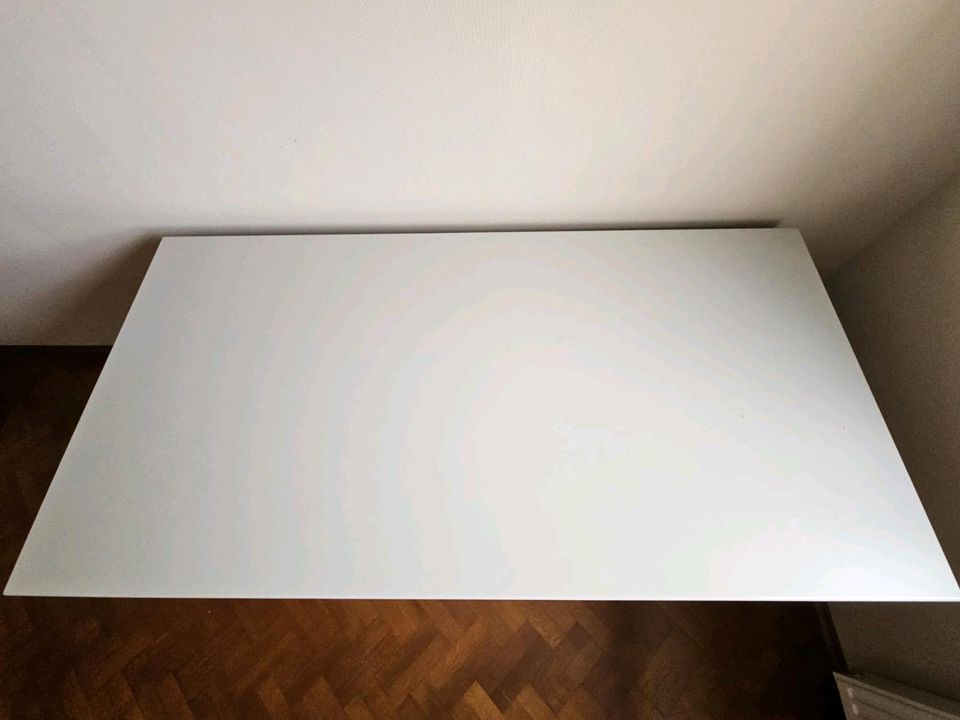 Professionelle Büro Schreibtisch 160cm Kabelkanal hochwertig in Menden