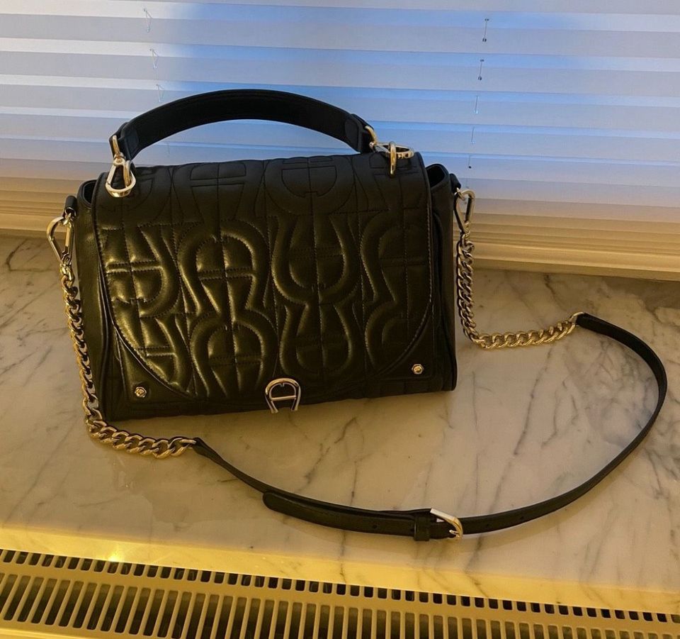 Aigner Tasche Diadora M in München