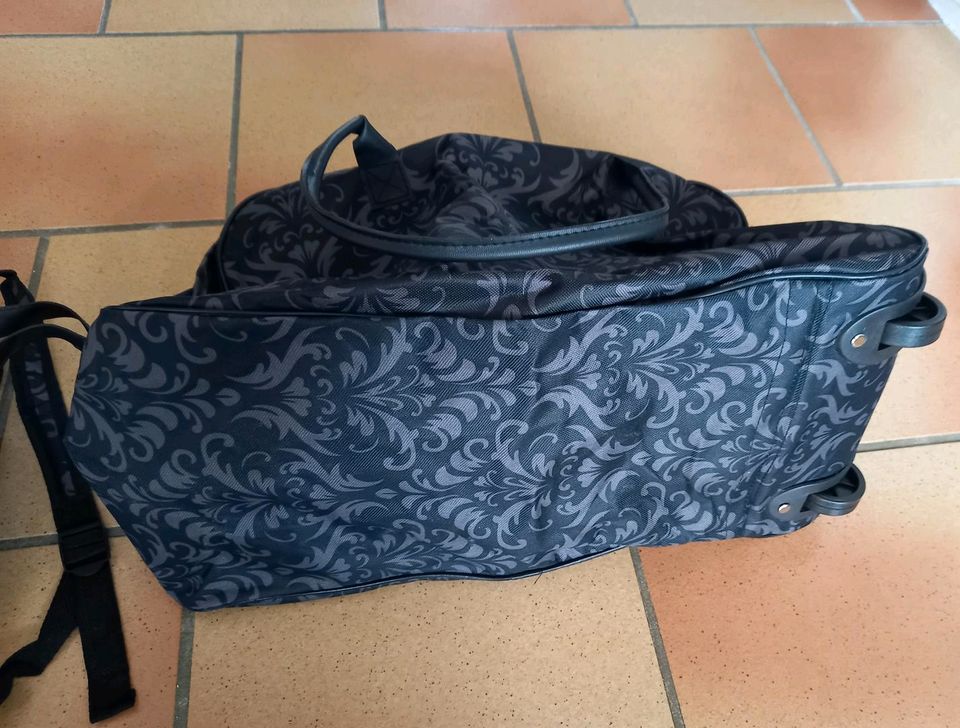 Kleine Reisetasche auf Rollen, Rucksack, Kosmetiktasche in Gevelsberg