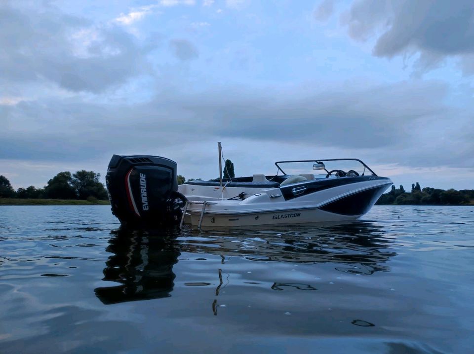 Glastron GT 160 mit Evinrude 150 PS in Brüggen