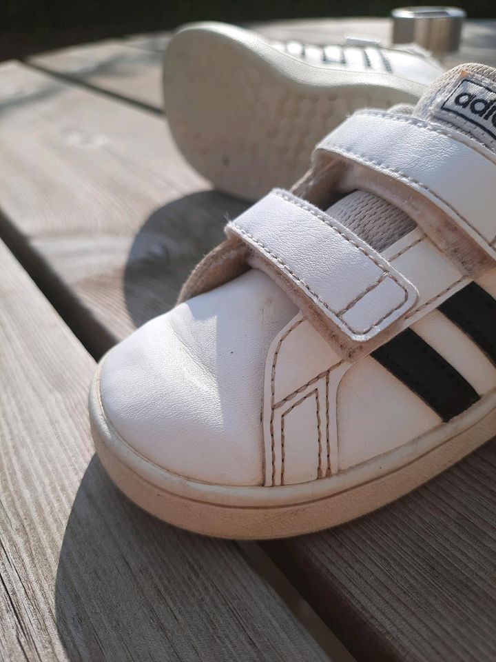 Adidas Schuhe in Schalksmühle