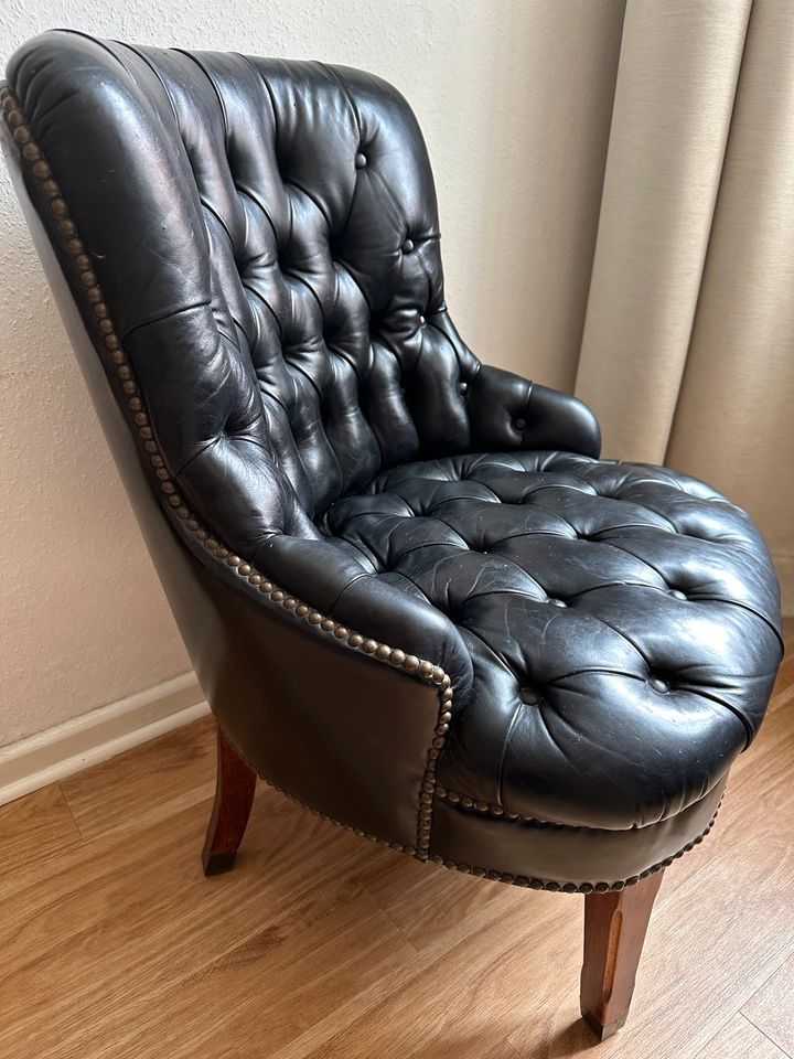 Vintage Ledersessel schwarz Chesterfield Cocktailsessel 1950Jahre in Berlin