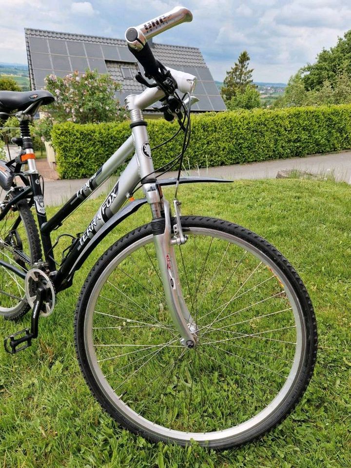Terra Fox Fahrrad 28" 21er-Gang Schaltung in Schieder-Schwalenberg