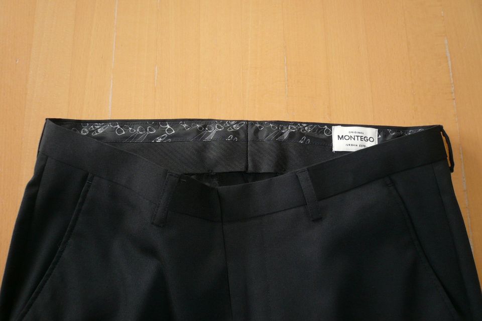 schöne schwarze Bundfaltenhose von Montego in der Größe 46 in Raubling