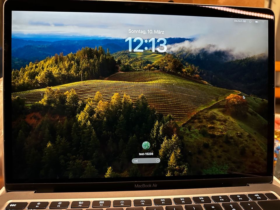MacBook Air 2020 1,2 GHz, 8GB RAM, 512GB Festplatte, spacegrau in Wadgassen