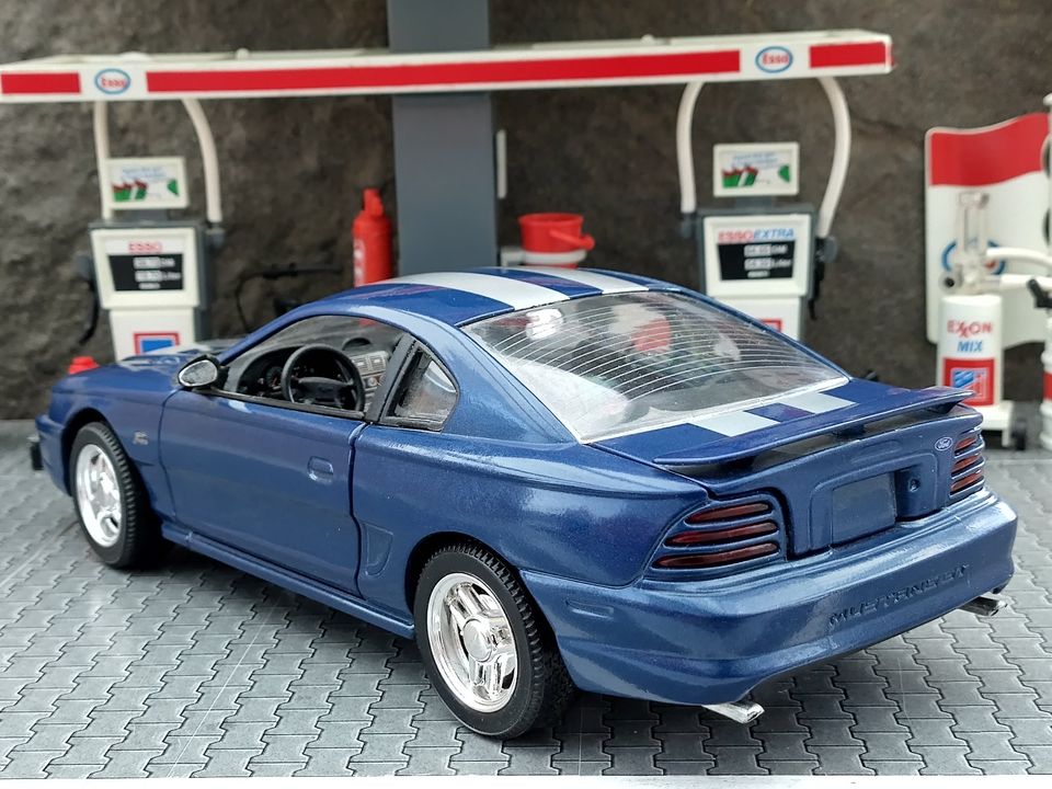 Ford Mustang GT Coupe Blau Weiß 1994 1:18 sehr RAR !!! in Bruchköbel