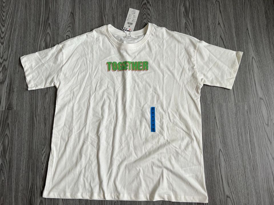 Tshirt mit Etikett, Reserved, Together, Shirt, weiß, grün in Hanau
