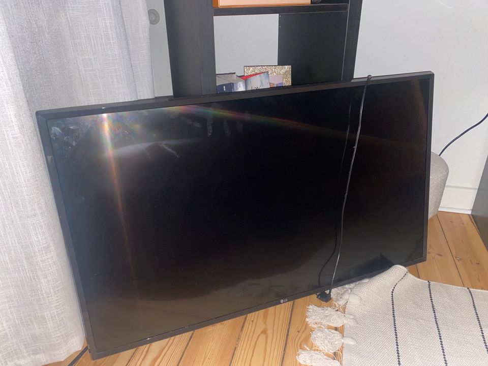 LG 43 Zoll Fernseher (Display kaputt) in Kiel