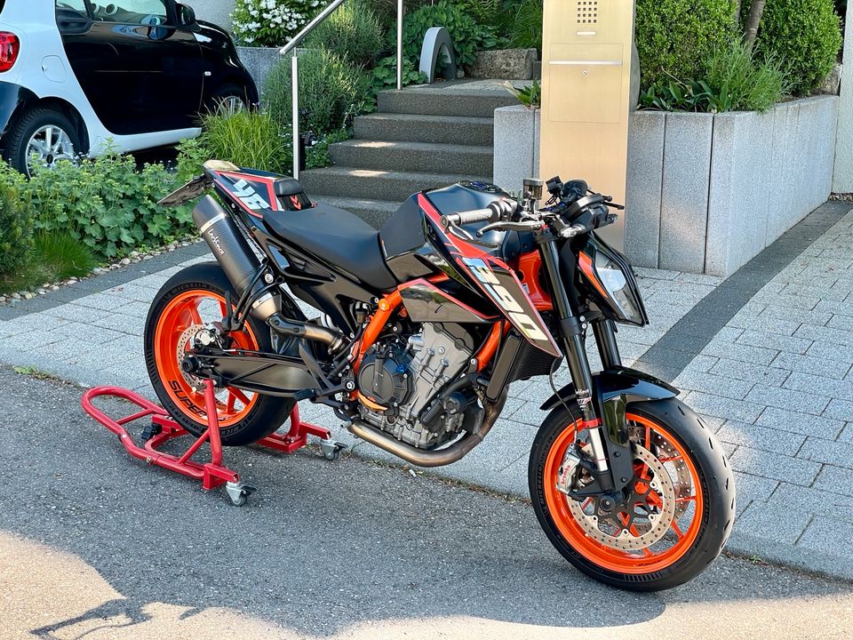 KTM 890 Duke R + Vollausstattung + Komplettumbau in Esslingen