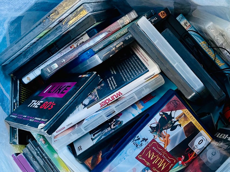 CDs und DVDs (Erwachsene, Kinder) in sehr gutem Zustand abzugeben in Wernigerode