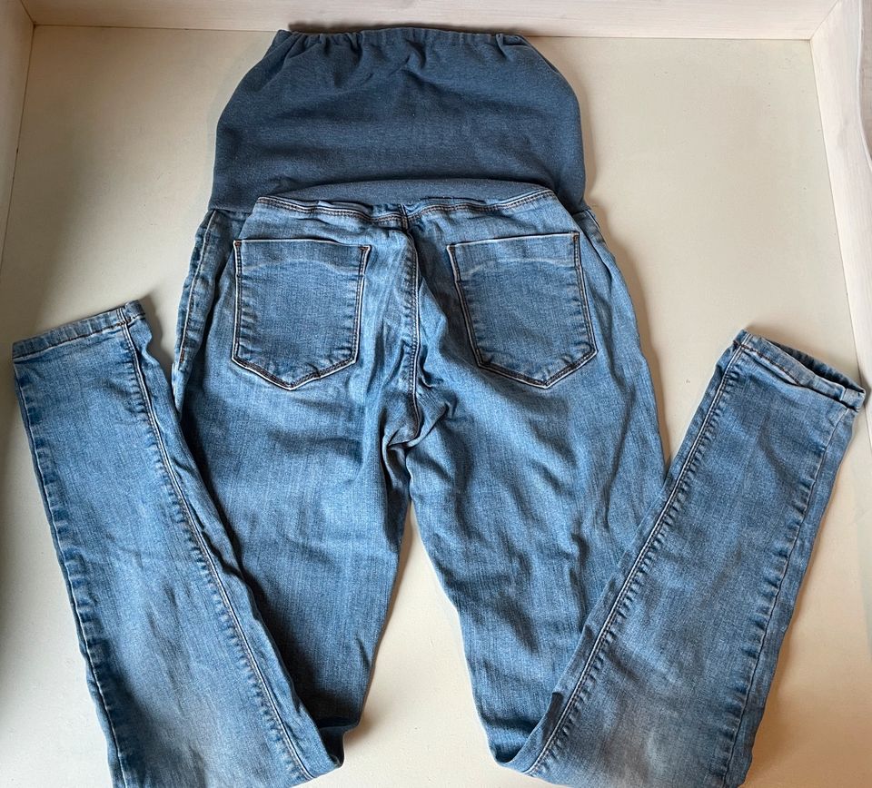 Umstandsjeans Used Look in Saarbrücken