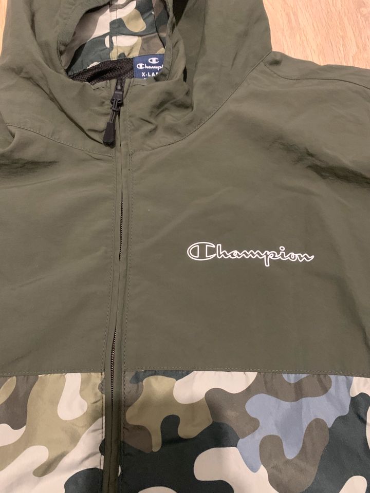 Champion Jacke Gr.XL in Hamburg